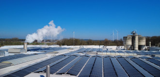 Unsere Photovoltaikanlage ist vollständig installiert – und geht jetzt mit voller Kraft ans Netz. 