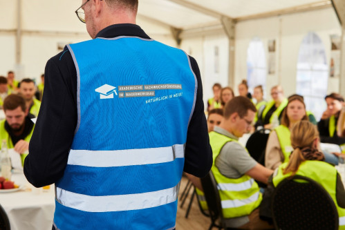 Akademische Frühjahrstour 2022“ – das Leuchtturmprojekt der akademischen Nachwuchsförderung der weißen Baustoffe wird sehr gut angenommen.    Foto: Henning Stauch I Bundesverband Kalksandsteinindustrie e.V.